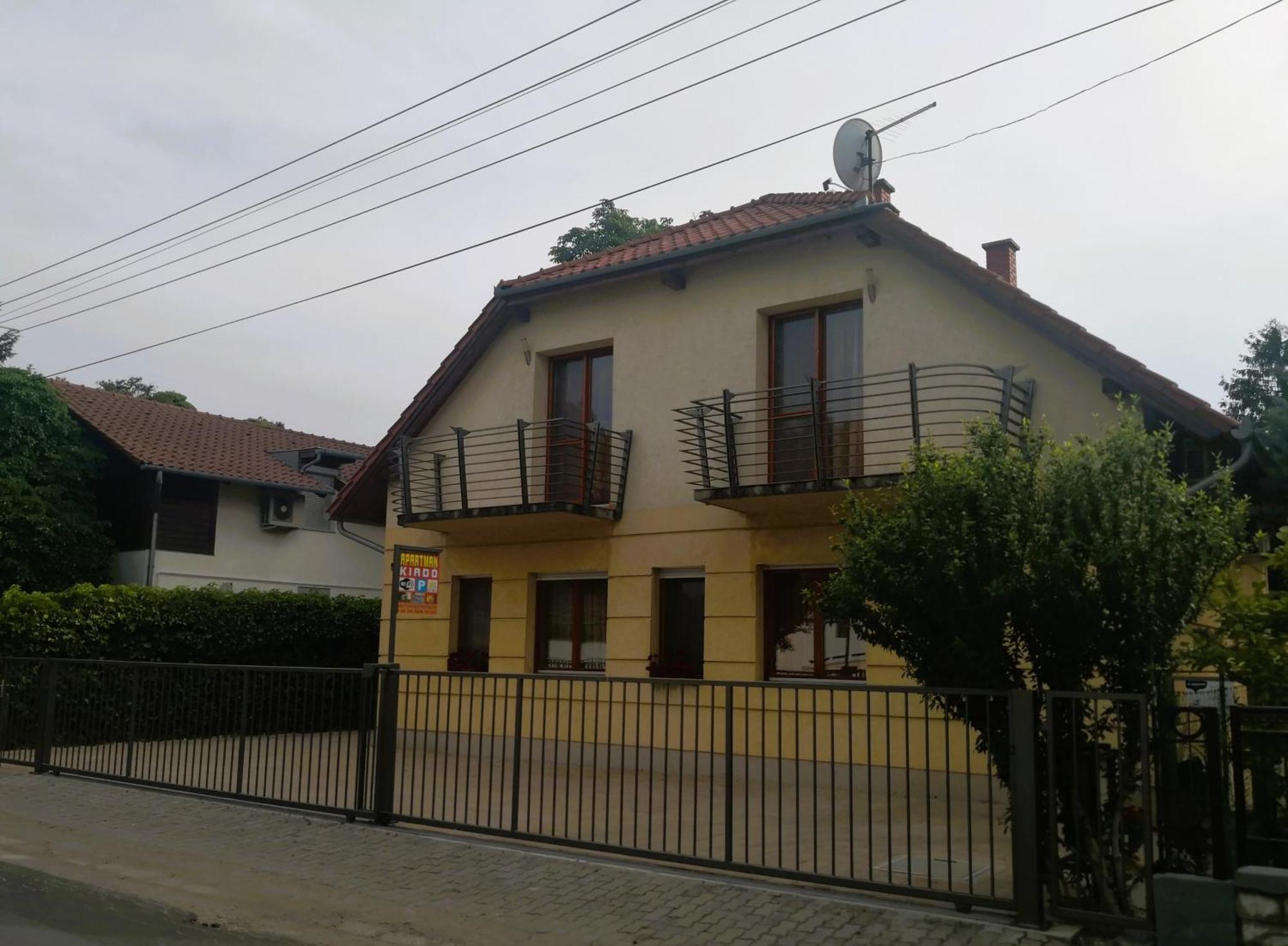 Апартаменты Frank Apartmanhaz Балатонбоглар Экстерьер фото